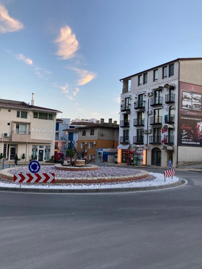 Апартамент “Централ” / Central Balchik Exterior photo