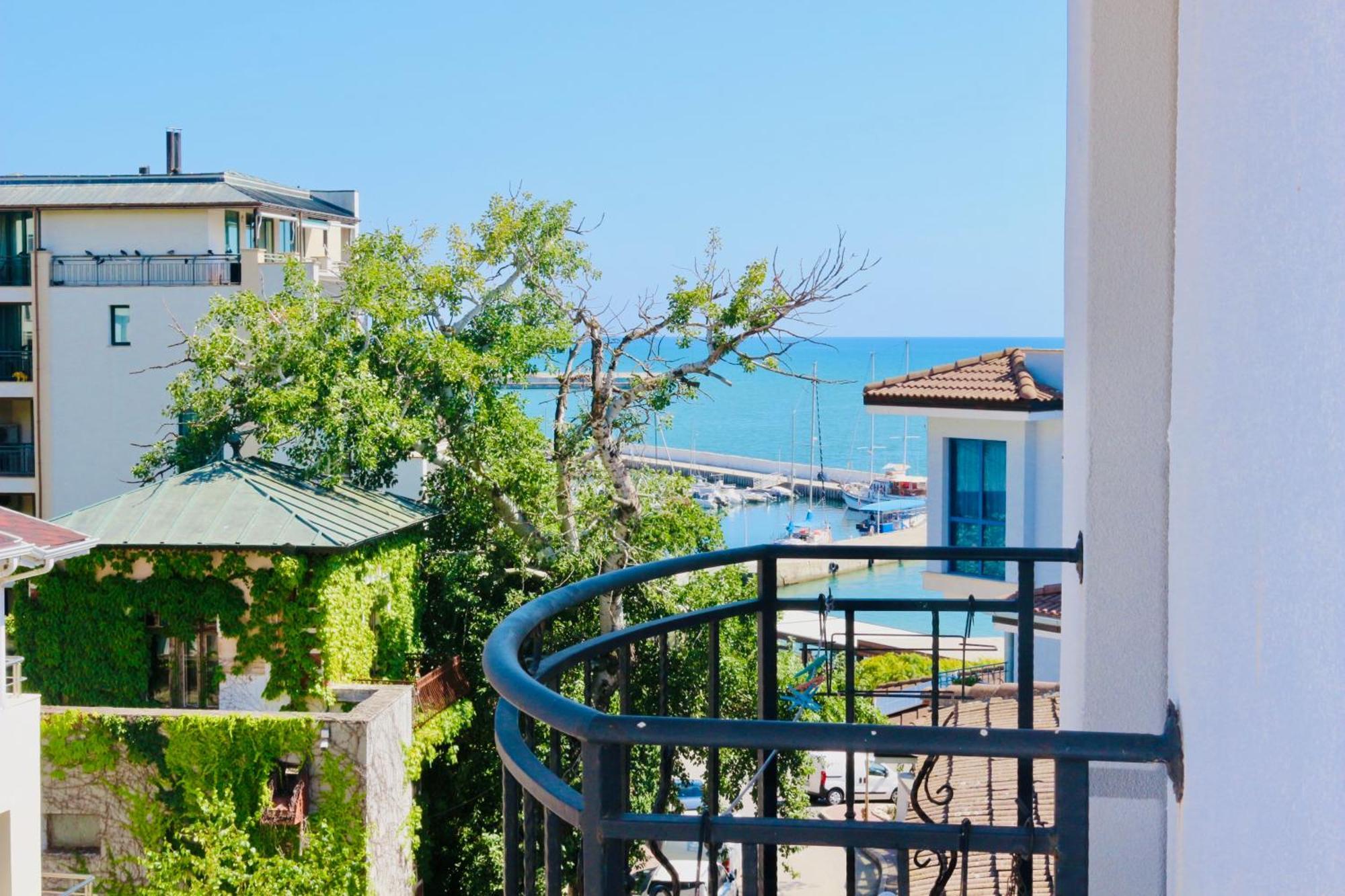Апартамент “Централ” / Central Balchik Exterior photo