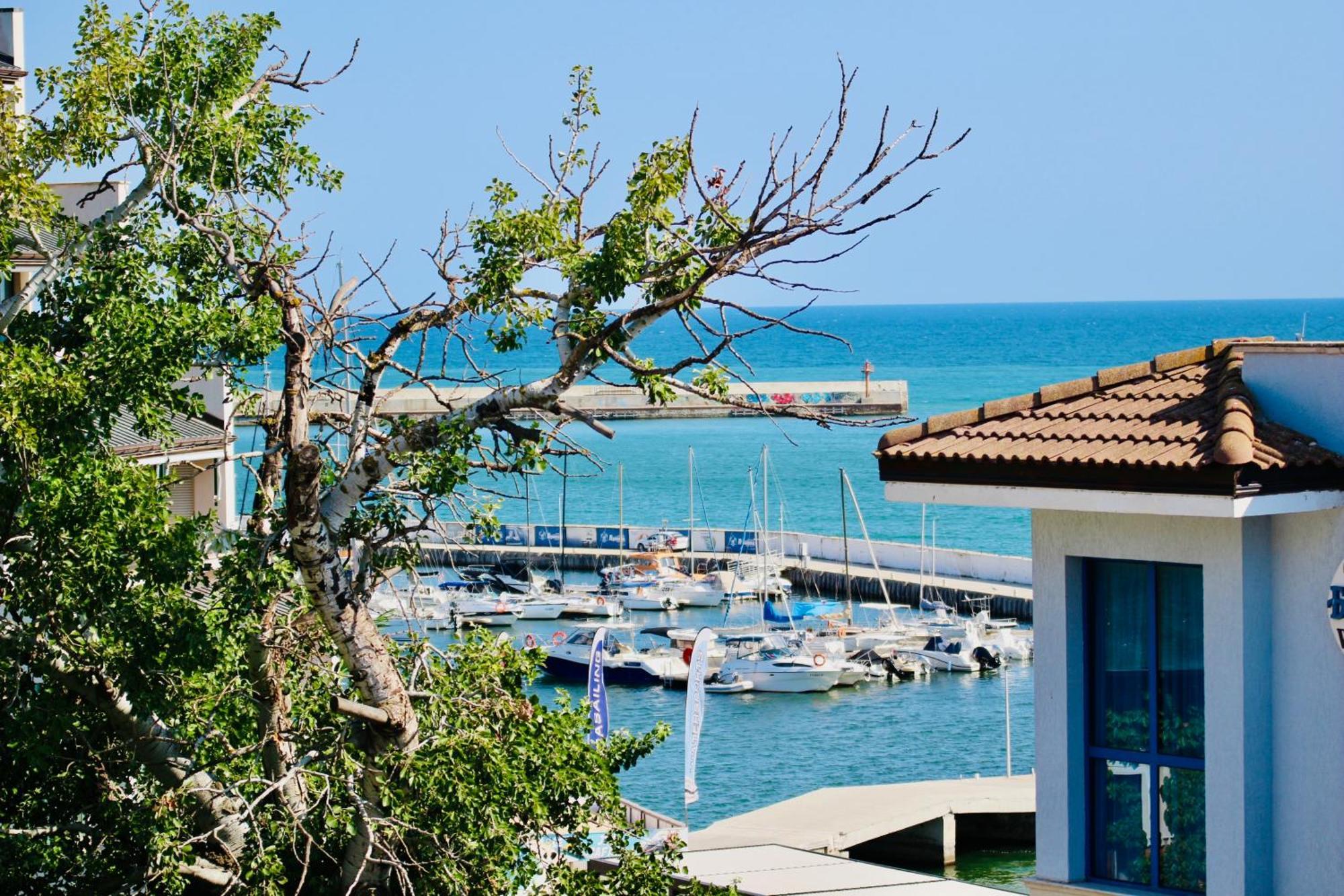 Апартамент “Централ” / Central Balchik Exterior photo
